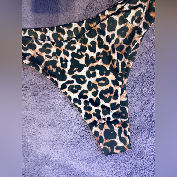 SHEIN leopard print high waisted bikini bottoms! ☀️👙🕶️🐆 - Picture 3 of 5